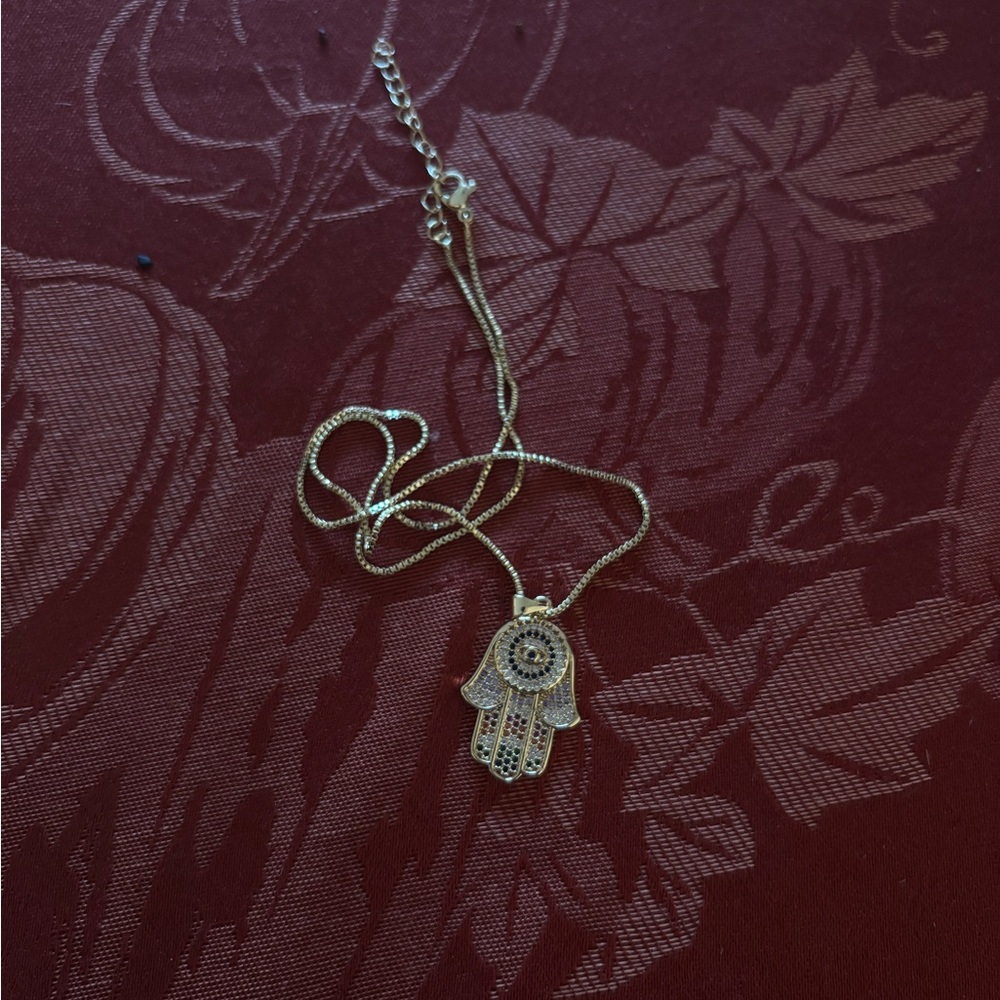 Elegant Gold Hamsa Pendant Necklace